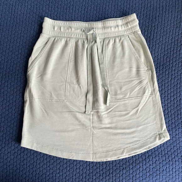 Lou & Grey Dresses & Skirts - NWOT Soft Green Loft Skirt